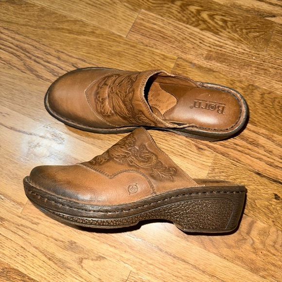 Born Clogs - Picture 2 of 6